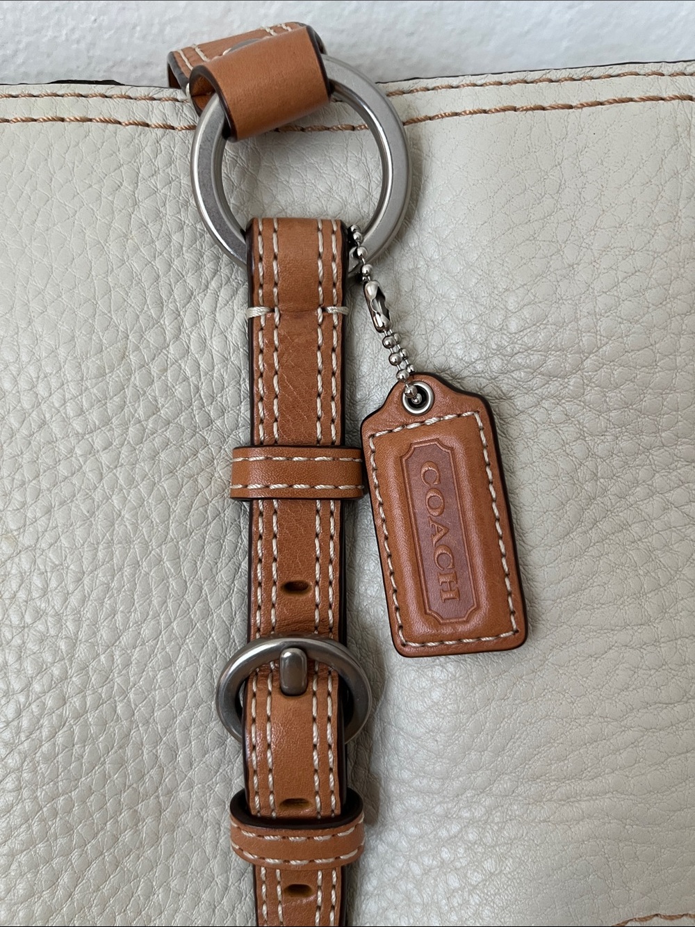 Vintage Coach Chelsea Tote. Cream Leather with Tan Trim - Picture 6 of 11